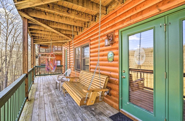 'River Dream Cabin' on New River w/ Deck, Fire Pit