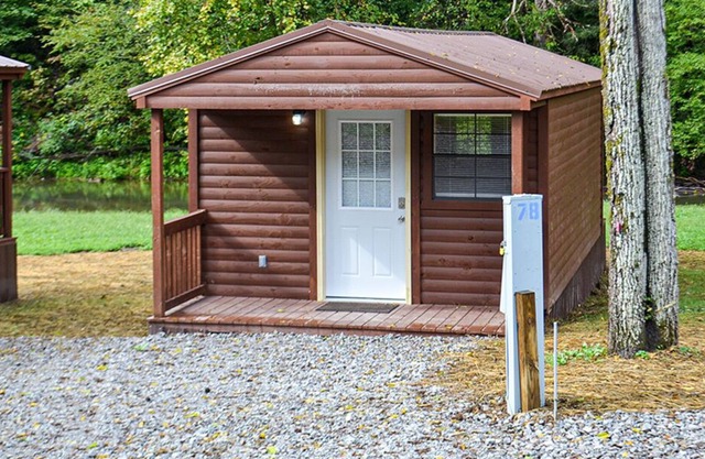 River Forge Cabin 53 - Cozy and Rustic 1 Bedroom Cabin - Creek Front
