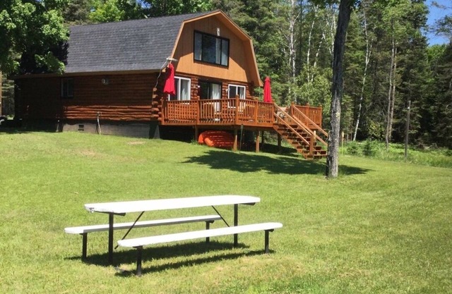 River Front 1-bedroom Log Cabin in Cornell