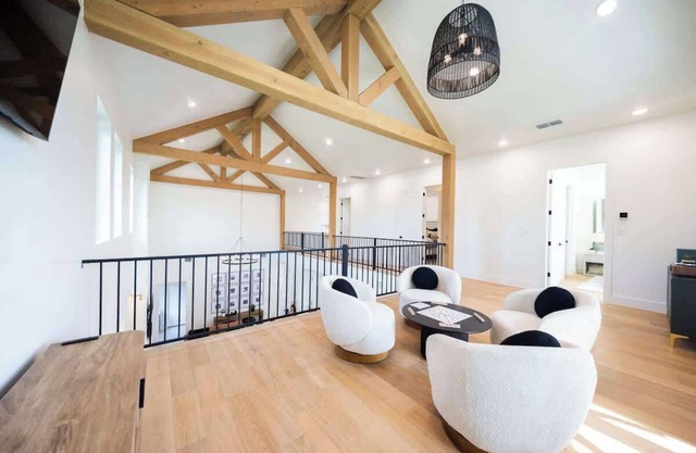River Front, Putting Green, King Beds, Luxury Gruene River Retreat