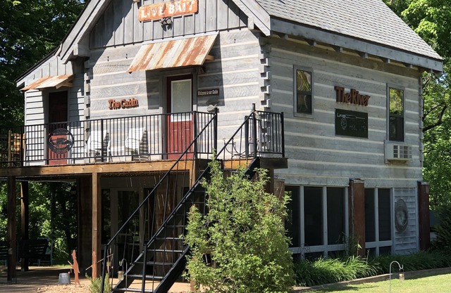 Nouveau 2020 !! "Reel Life" White River Cabin. Sur la rivière, accès facile, superbes vues