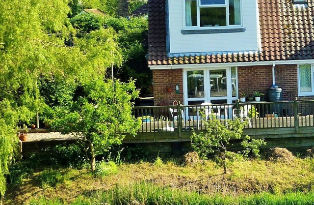 River Fronted Self Contained Annexe avec des vues panoramiques dans un endroit paisible.