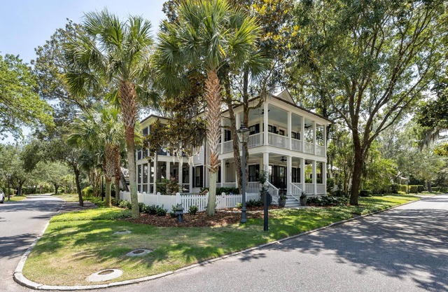 River Grass House - 5 BD with Enchanting Courtyard