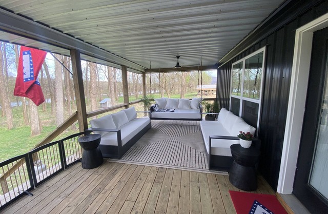 Super clean stilt house on White River between Mt.View and Batesville Arkansas