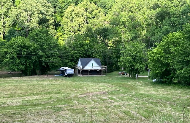 River House within 30 minutes of Red River Gorge and Natural Bridge State Park.