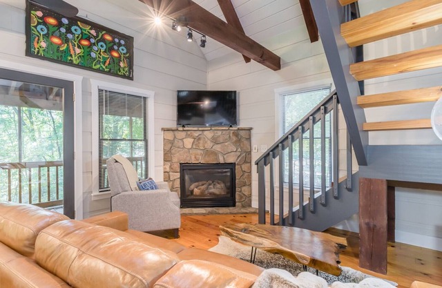 River Mountain Cabin Near Helen, Demorest & More