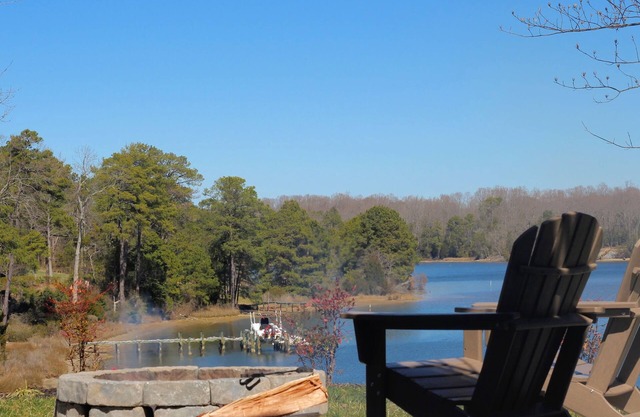 River Pointe Place- *Waterfront *Private Dock *Hot Tub/Spa