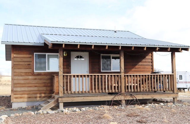 River Rest Luxury Cabin - The Ruby. Beautiful River and Mountain Views!!