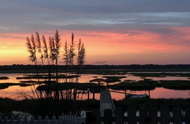 River Retreat- Waterfront- Hot Tub- 1 mile de Parris Island
