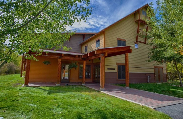 2BR Condo with hot tub access