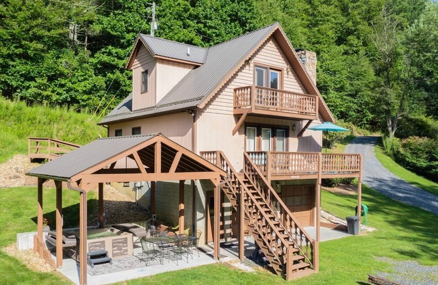 River Run-River Front Cabin avec foyer, pour 6, 3 BR, 2 BA, Wi-Fi