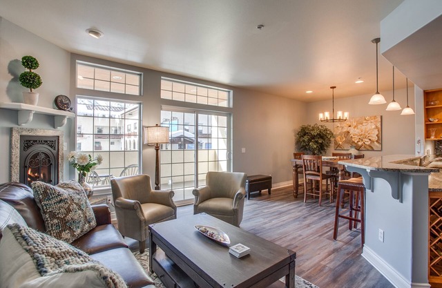 River's Echo Downtown Leavenworth Condo Location de vacances, Mountain View for 6