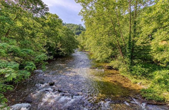 River Song, Near River, Hot Tub, Foosball, WIFI 685 FREE tickets each paid day!