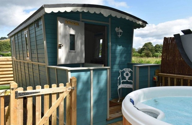 River View 13 is a four berth large glamping cabin.