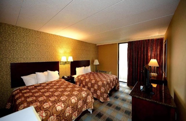 River-view Room, 2 Queen Beds with Jetted tub and Balcony