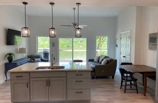 River Views/ # 1/ Fishing/Deck/BBQ Grill/50mbp