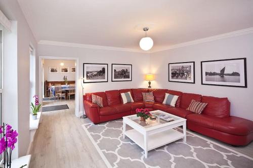 River Views, Beccles - HOT TUB + Norfolk Broads