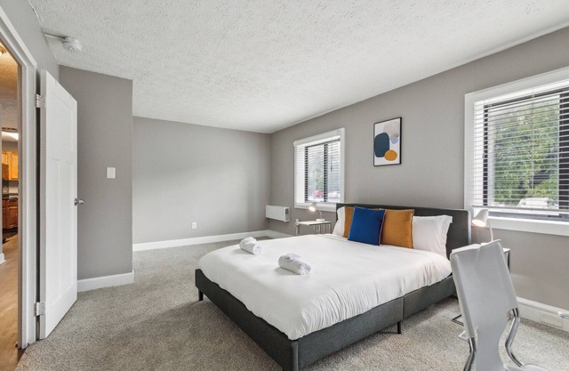 River West 104 I Modern & Elegant