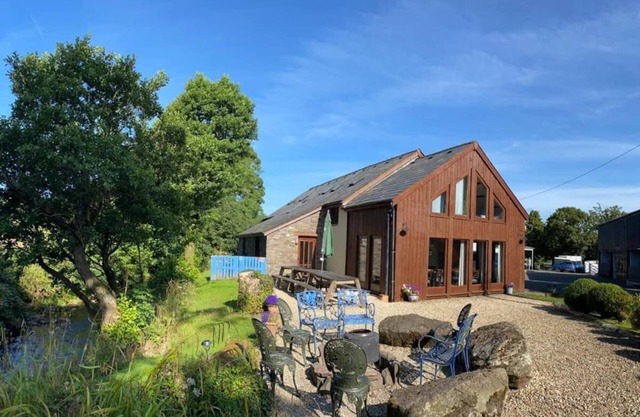 Riverbank Barn Conversion (daté 1770) Offres Hébergement de luxe de 15 personnes