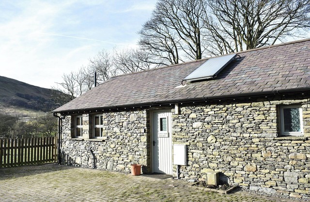 Riverbank Cottage-UK42229