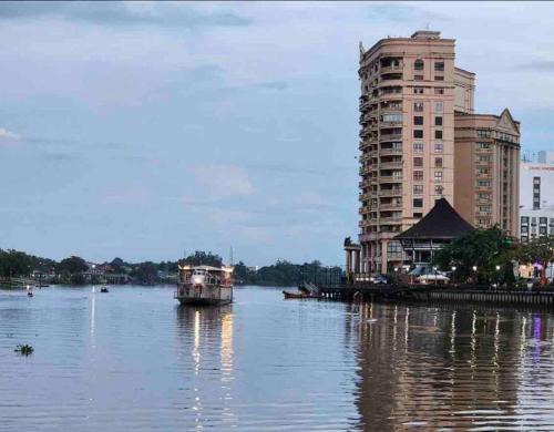 Riverbank Suite @ Waterfront KCH