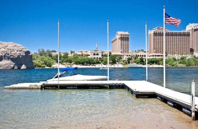 0N RIVER (449) NO WAKE ZONE, PLAGE 4BD / 3BA, King, 2 reines, 2 lits superposés