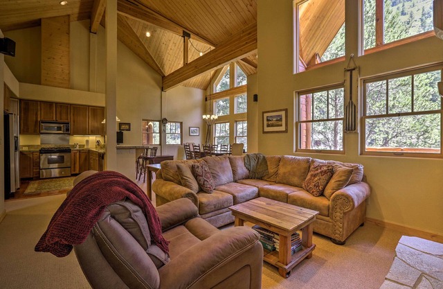 Confortable Alpine Meadows Townhome sur la rivière Truckee!