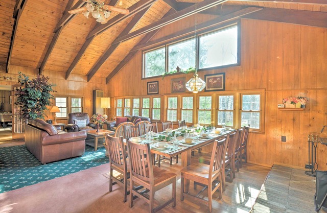 NOUVEAU! Riverfront Cabin à Alger w / Patio & WiFi!