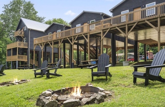 Cardinal's Roost at James River Landing Cozy Riverfront #2 of 5 Cabins
