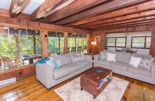Riverfront Cabin - near WKU