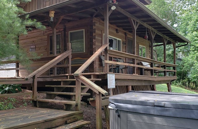 Riverfront Cabin with hot tub