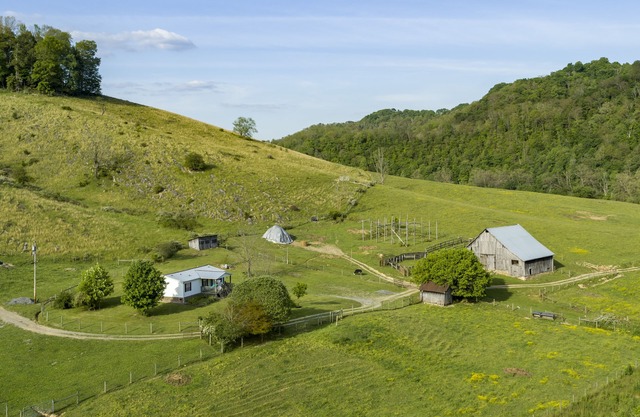 Riverfront Cattle Farm Home in the Mountains