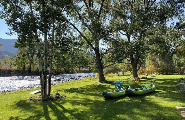 700' River Frontage! Family Friendly Peaceful Mtn Retreat on 3 acres, sleeps 10