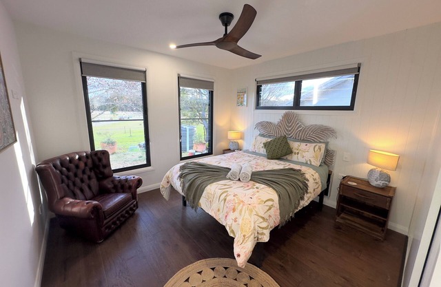 River retreat, stay on working farm acreage 15 minutes to Port Macquarie.