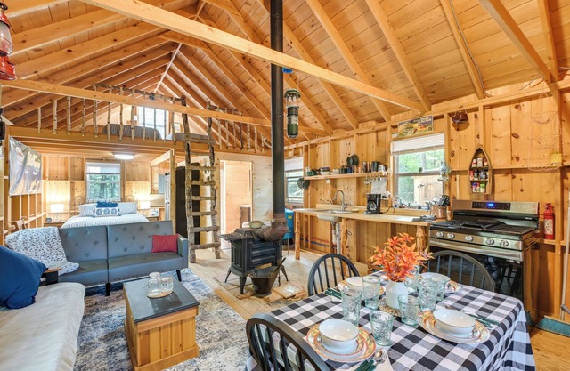 Riverfront Greenbush Studio w/ Porch & Views!