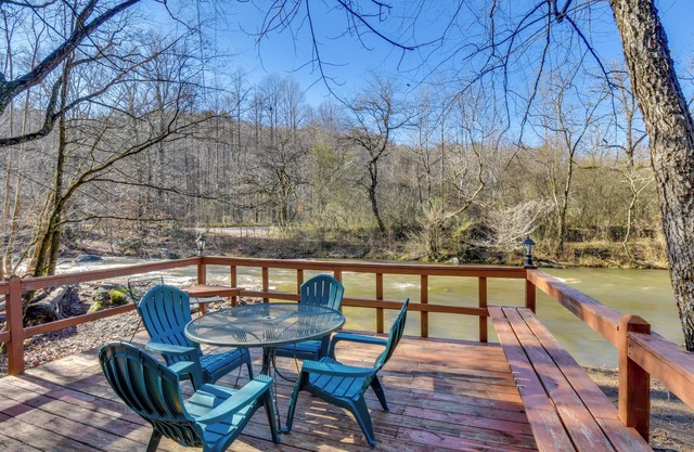 Riverfront Helen Cabin w/ Hot Tub & Deck!