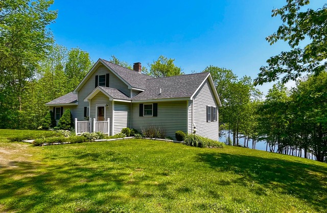 Maison au bord de la rivière avec terrasse, vues incroyables et foyer - près du meilleur du Maine!