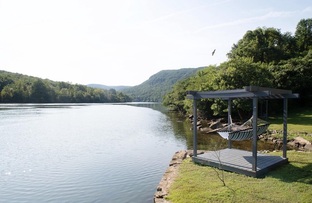 Maison au bord de la rivière assis au coeur de la gorge du Tennessee River 4 bdrm / 4 bath