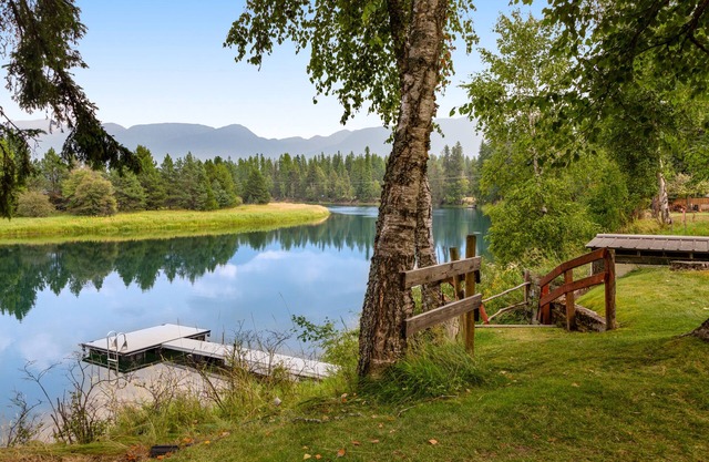 Riverfront home with private dock, kayaks, 150+ ft Swan River frontage - dogs OK