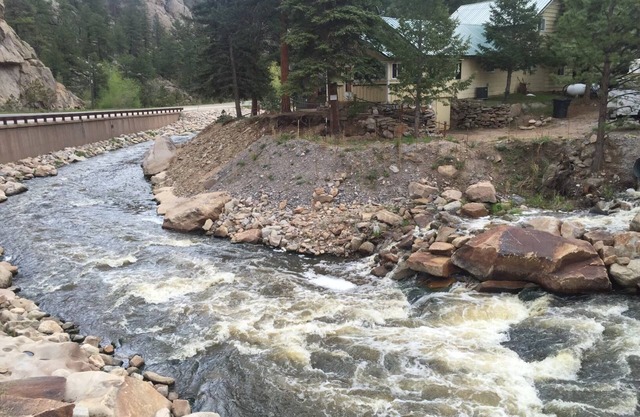 Riverfront house on large property - Monthly rental May to September