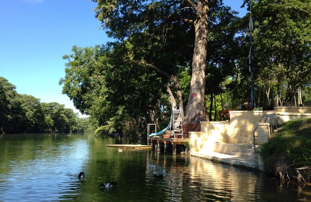 Riverfront House on Guadalupe-3BR W / Opt 4BR -Texas Hill Country-Day's Away House