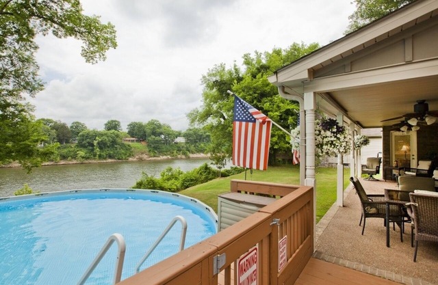 Riverfront, kayaks, quai de bateau, jeux, piscine, bain à remous, 10 min à Dwntwn Nashville!