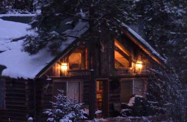 Riverfront Log Cabin, à quelques minutes de votre aventure en plein air
