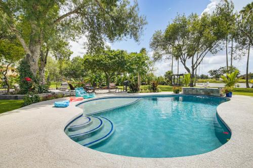 Riverfront Oasis with Private Deck in Los Fresnos!