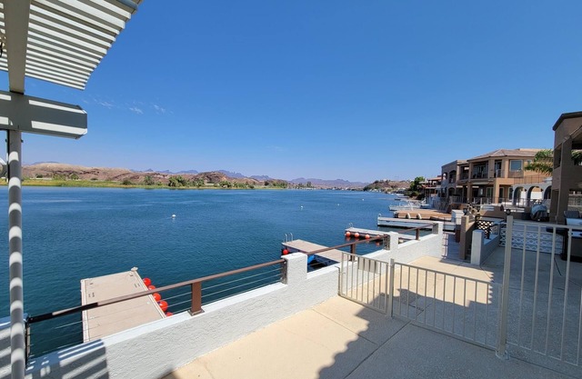 Riverfront Parker Home, 3/3 with 2 docks, Views!!!