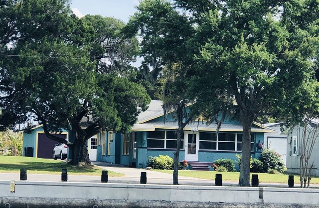 Riverfront Plum fou Bungalow! 10 min du golfe. 40 min Pour Tampa et plages.