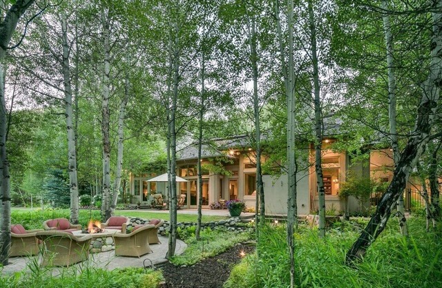 Riverfront Rainbow Bend Estate with Hot Tub