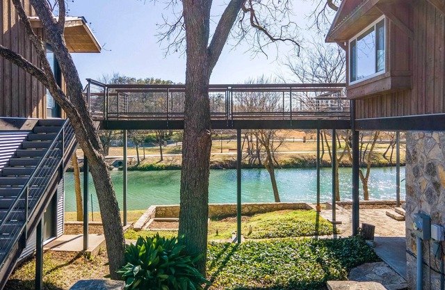NEW! Riverfront Retreat 2 Blocks to Big Rocks Park