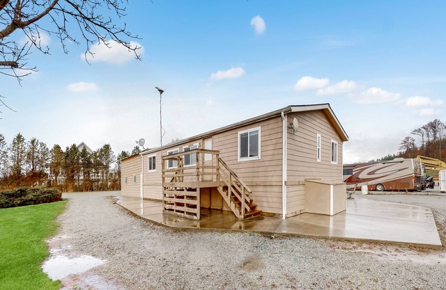 Riverfront retreat with mtn views, beach access, firepit, grill, & full kitchen