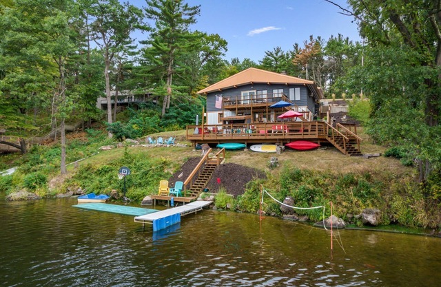 Riverfront-Sandy Beach-Tiki Bar-Dock-Recreation Room-3700ft